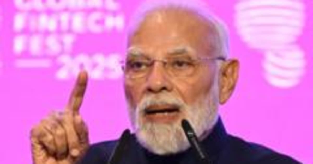 मोदी ने अपनी मज़बूत छवि बनाने में कई साल लगाए, अब वे जेन-ज़ी वाली रीलें क्यों बना रहे हैं?