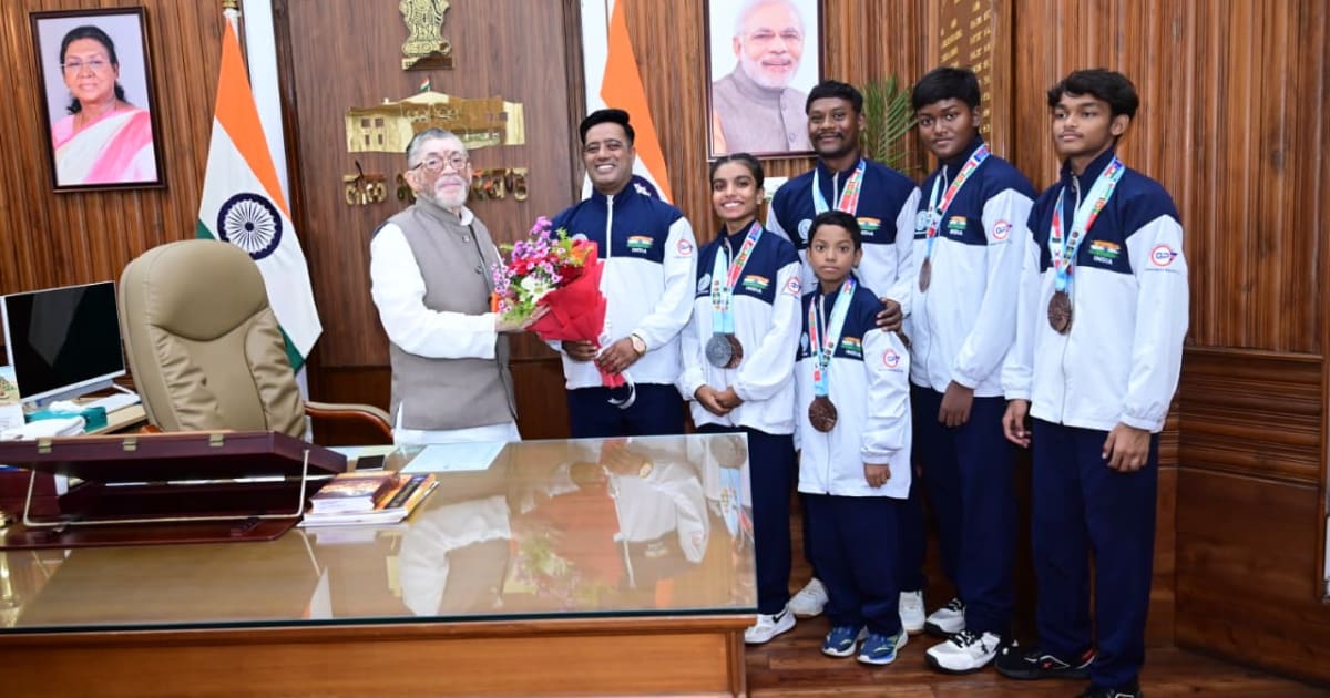 राज्यपाल संतोष कुमार गंगवार से वर्ल्ड अर्निस चैंपियनशिप के पदक विजेता खिलाड़ियों ने की मुलाकात