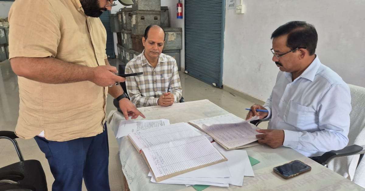 जालौन में ईवीएम-वीवीपैट वेयरहाउस का निरीक्षण, सुरक्षा और निगरानी व्यवस्था पर जोर