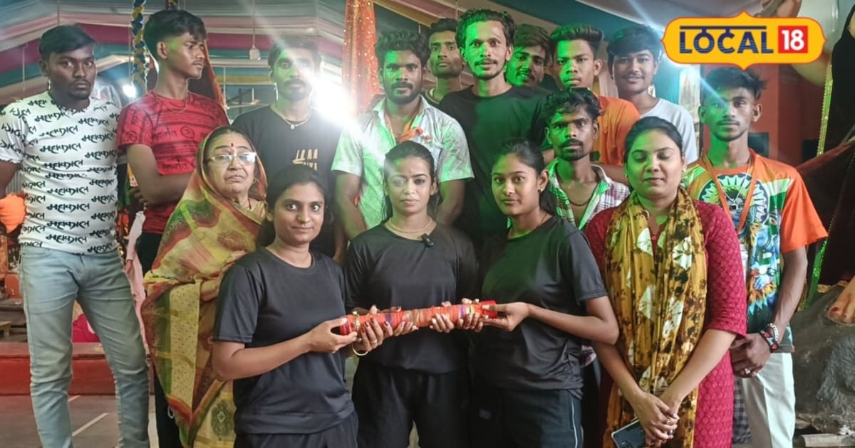 भोलेनाथ की भक्ति में दौड़ीं 3 बालिकाएं, 75 KM की डाक कावड़, ओंकारेश्वर से दौड़कर पहुंचीं महादेवगढ़