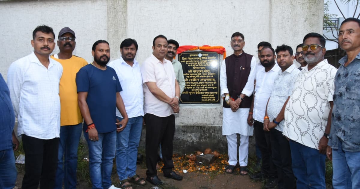रांची के रातू प्रखंड में 4.04 करोड़ की लागत से बनेगा पीसीसी पथ, रक्षा राज्यमंत्री संजय सेठ ने किया शिलान्यास