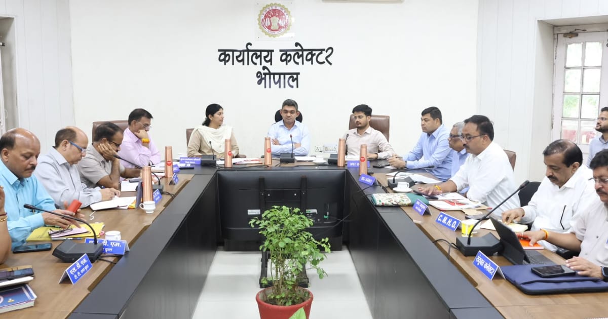 एग्रीस्टेक पंजीयन, पैक्स सदस्यता एवं अग्रिम उर्वरक उठाव अभियान का प्रभावी क्रियान्वयन सुनिश्चित करें- कलेक्टर