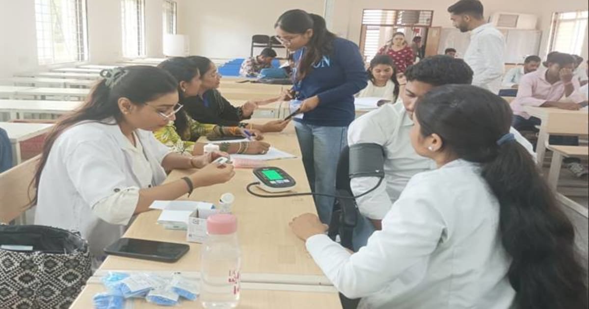 देवास- केपी कॉलेज देवास में स्वास्थ्य परीक्षण शिविर आयोजित हुआ