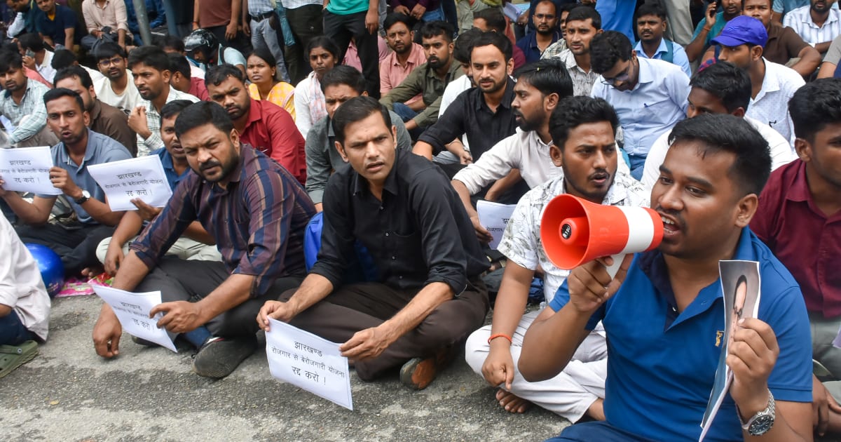 झारखंड छात्र आंदोलन पर सियासी घमासान, BJP का सरकार पर हमला