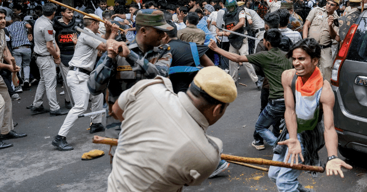 जंतर-मंतर प्रदर्शन में पुलिस ज्यादती, जांच समिति फिर से बनाएं:सीजेआई बोले- जजों के नाम न लें; सॉलिसिटर जनरल ने याचिका को शरारतपूर्ण बताया