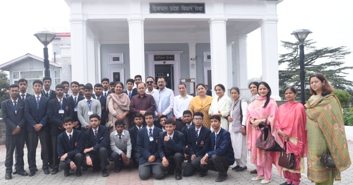 राजकीय वरिष्ठ माध्यमिक पाठशाला संजौली व करियाली के छात्र-छात्राओं ने विधानसभा अध्यक्ष से की मुलाकात, पूछे कई सवाल