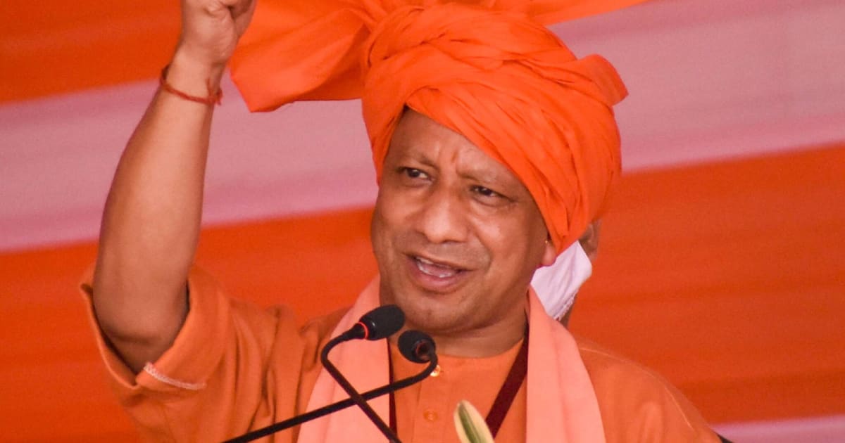 लखनऊ में मिशन रोजगार कार्यक्रम, सीएम योगी ने 3,572 युवाओं को बांटे नियुक्ति पत्र