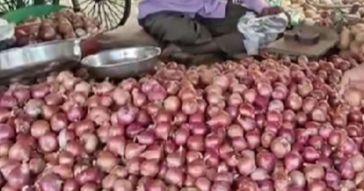 Onion Price Hike: एमपी में रुला रहे प्याज के दाम, इंदौर, जबलपुर में किस रेट बिक रहा, भोपाल का भी हाल जानें