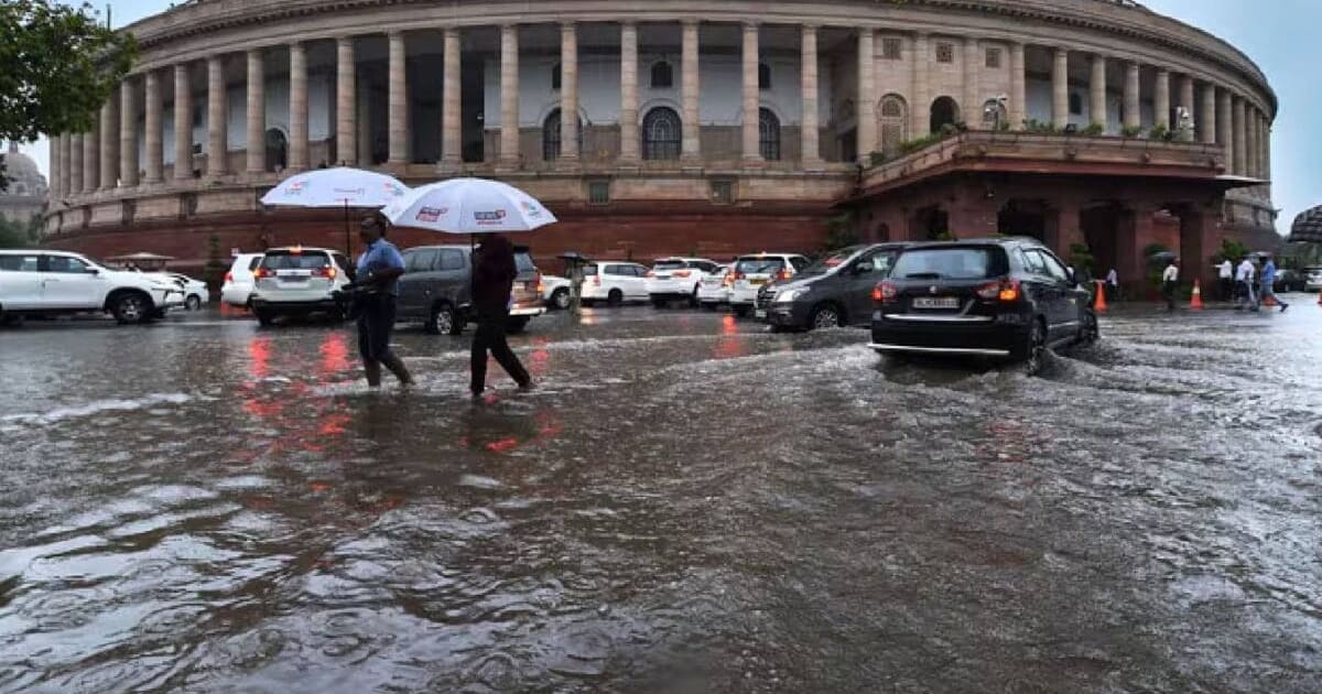 तेज बारिश और फिर बाढ़...क्या कभी भी डूब सकती है अपनी दिल्ली? डरा रही यह रिपोर्ट