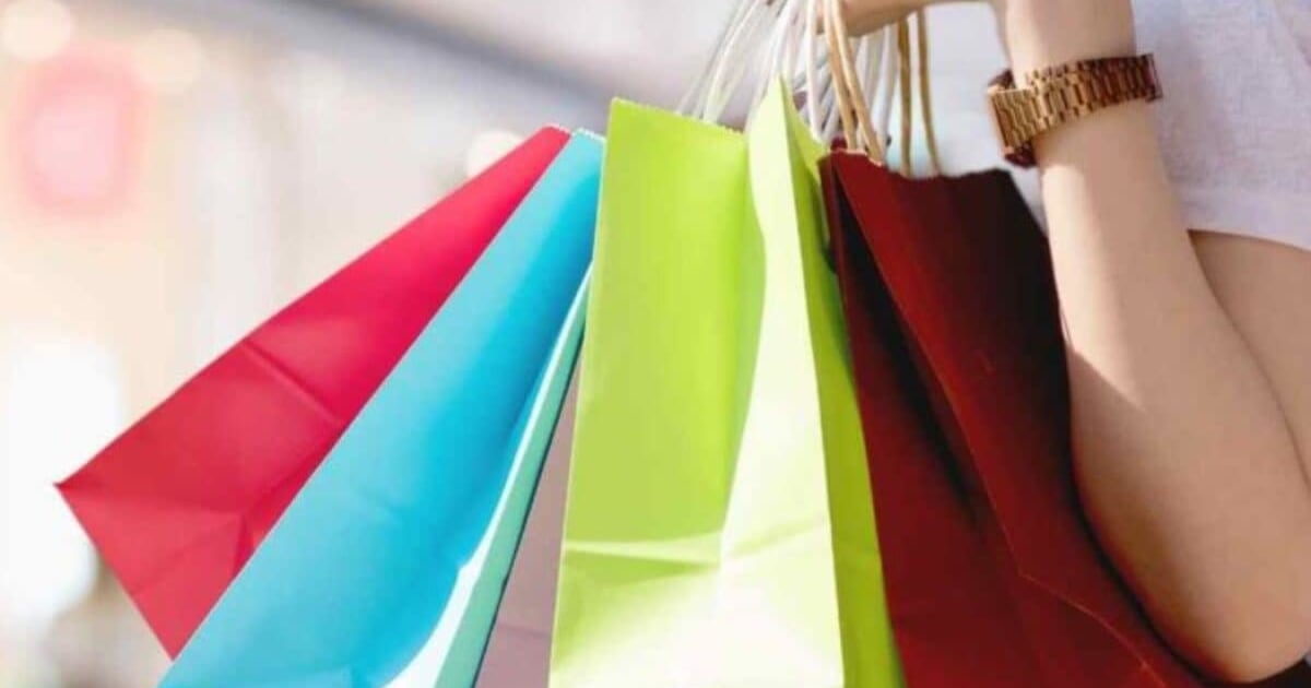 Festive Market : कर्ज लेकर करने जा रहे खरीदारी? देखिए आपको लुभाने के लिए कंपनियां कहां लगा रहीं पैसा