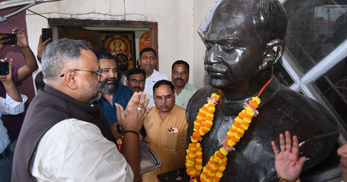 राष्ट्रीय मंत्री बनने के बाद पहली बार भाजपा प्रदेश कार्यालय पहुंचे प्रदीप वर्मा, गर्मजोशी से स्वागत
