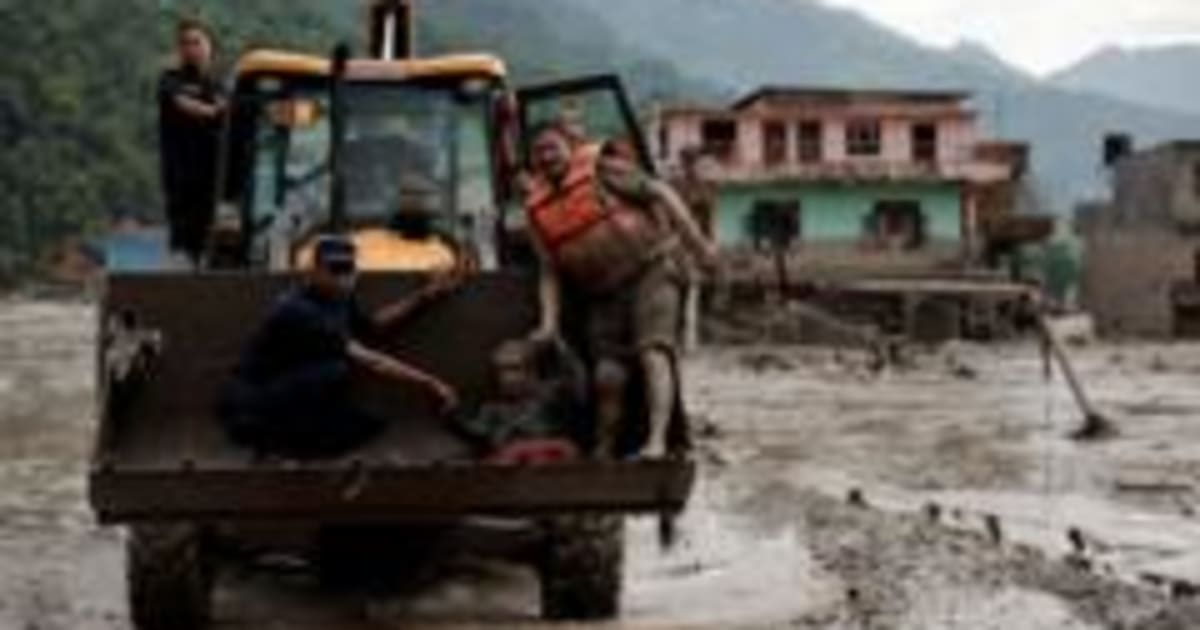 तस्वीरों में: नेपाल में आई बाढ़ से मची तबाही के मंज़र