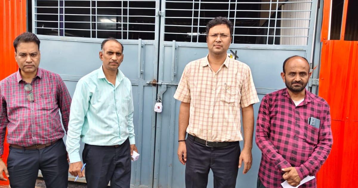 गुना- बिना लाइसेंस डेयरी यूनिट सील, कई प्रतिष्ठानों से खाद्य पदार्थों के सैंपल लिए