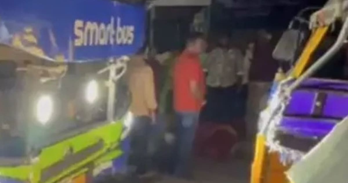 आंध्र प्रदेश में बस और ऑटो-रिक्शा की टक्कर,7 की मौत:6 घायल; ऑटो में 15 यात्री सवार थे, गलत दिशा में मुड़ने से टक्कर