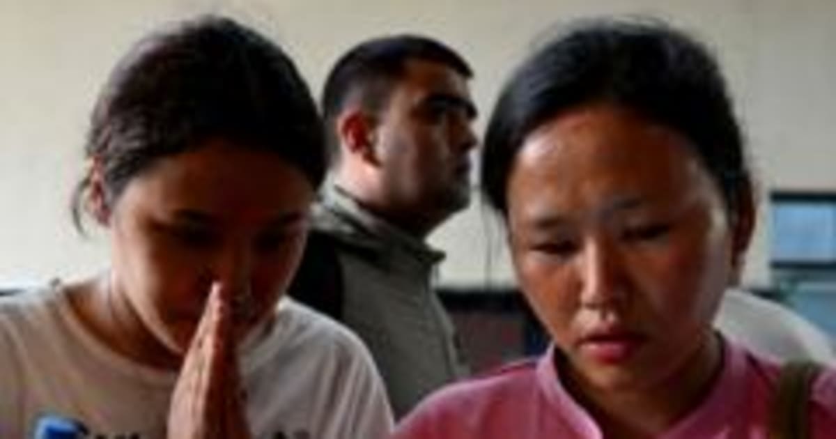 नेपाल से ग्राउंड रिपोर्ट: अपनों की ख़बर का इंतज़ार कर रहे लोग