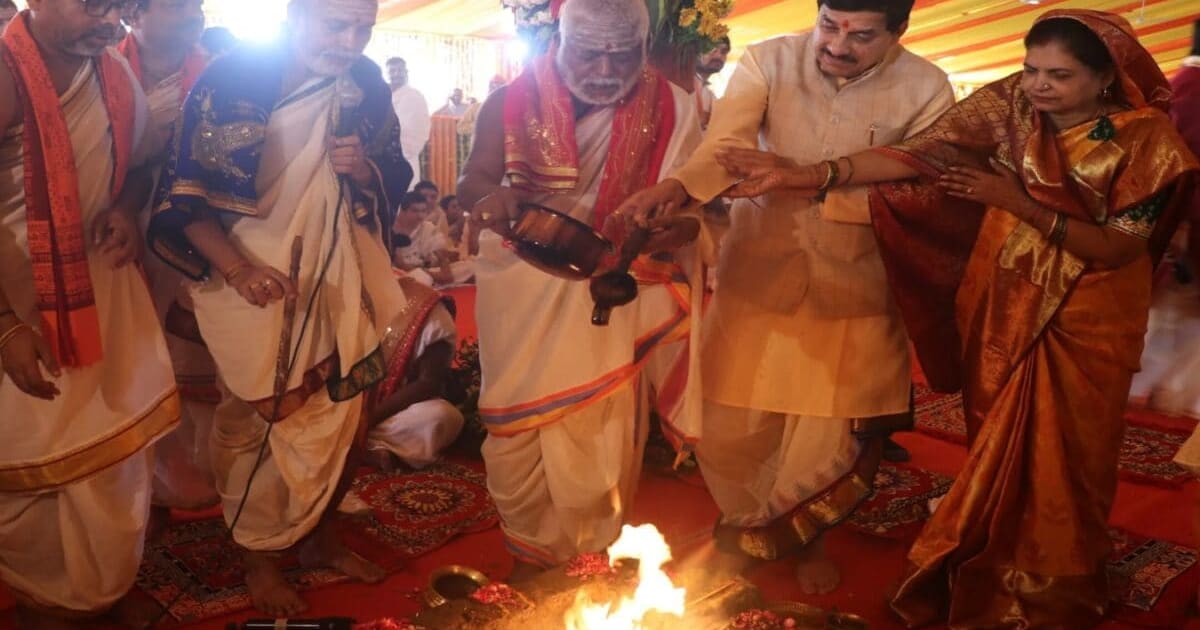 एकात्म धाम में गूंजे वैदिक मंत्र, 45 पवित्र शिलाओं से शुरू हुआ मंदिर निर्माण, CM मोहन यादव ने किया शिला पूजन