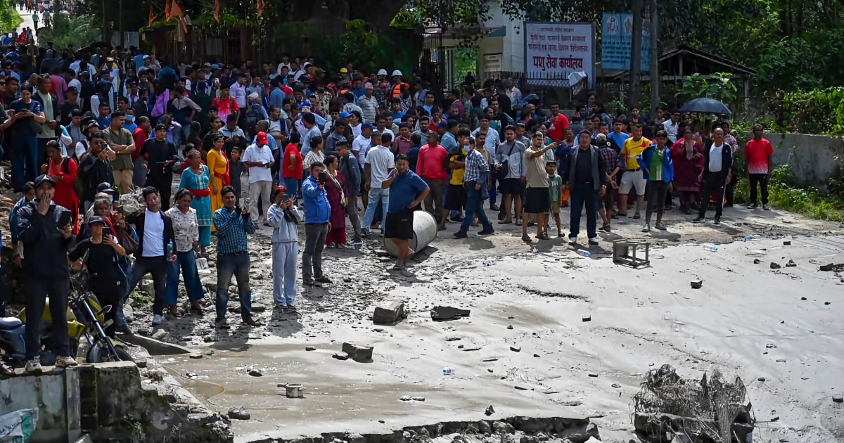 नेपाल बाढ़: भारतीय दूतावास ने जारी किए हेल्पलाइन नंबर