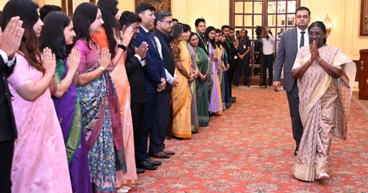 राष्ट्रपति से IFS के प्रशिक्षु अधिकारियों ने मुलाकात की