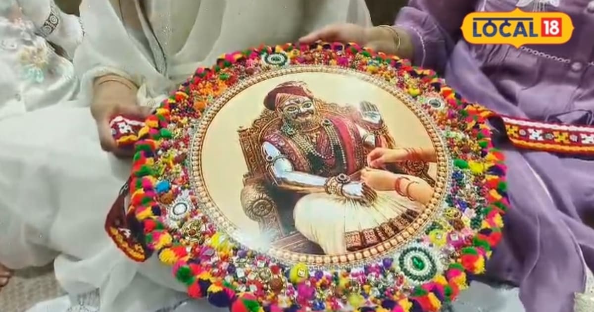बाबा महाकाल को अर्पित होगी 2 फीट की खास राखी, पुजारी परिवार की महिलाओं ने एक सप्ताह में की तैयार