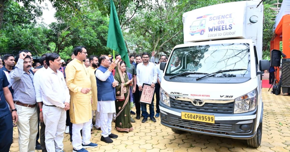 मुख्यमंत्री ने जशपुर के बगिया में ‘अंतरिक्ष संगवारी’ प्रशिक्षण पहल का किया शुभारंभ
