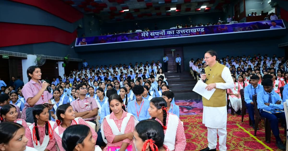 ‘मुख्यमंत्री युवा विद्यार्थी मंथन’ कार्यक्रम में मुख्यमंत्री ने विद्यार्थियों से किया संवाद