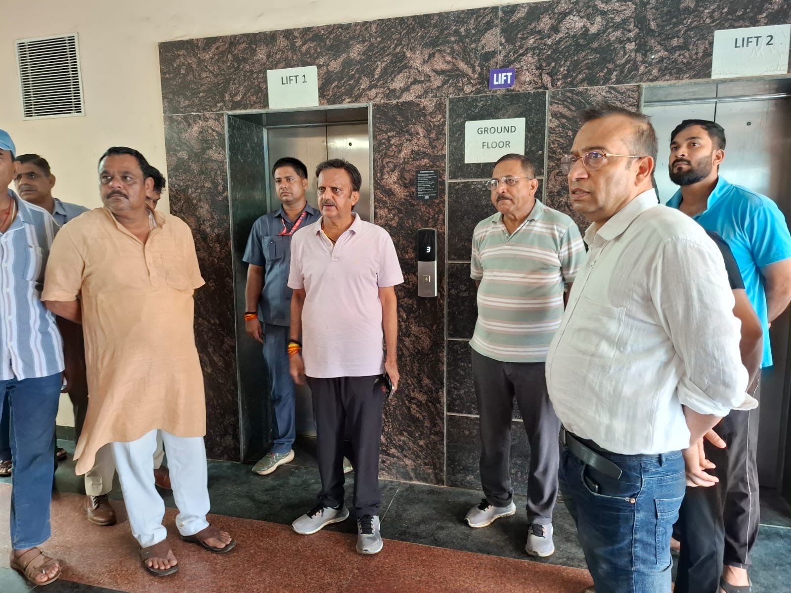 अकादमिक ब्लॉक का निरीक्षण करते उपमुख्यमंत्री
