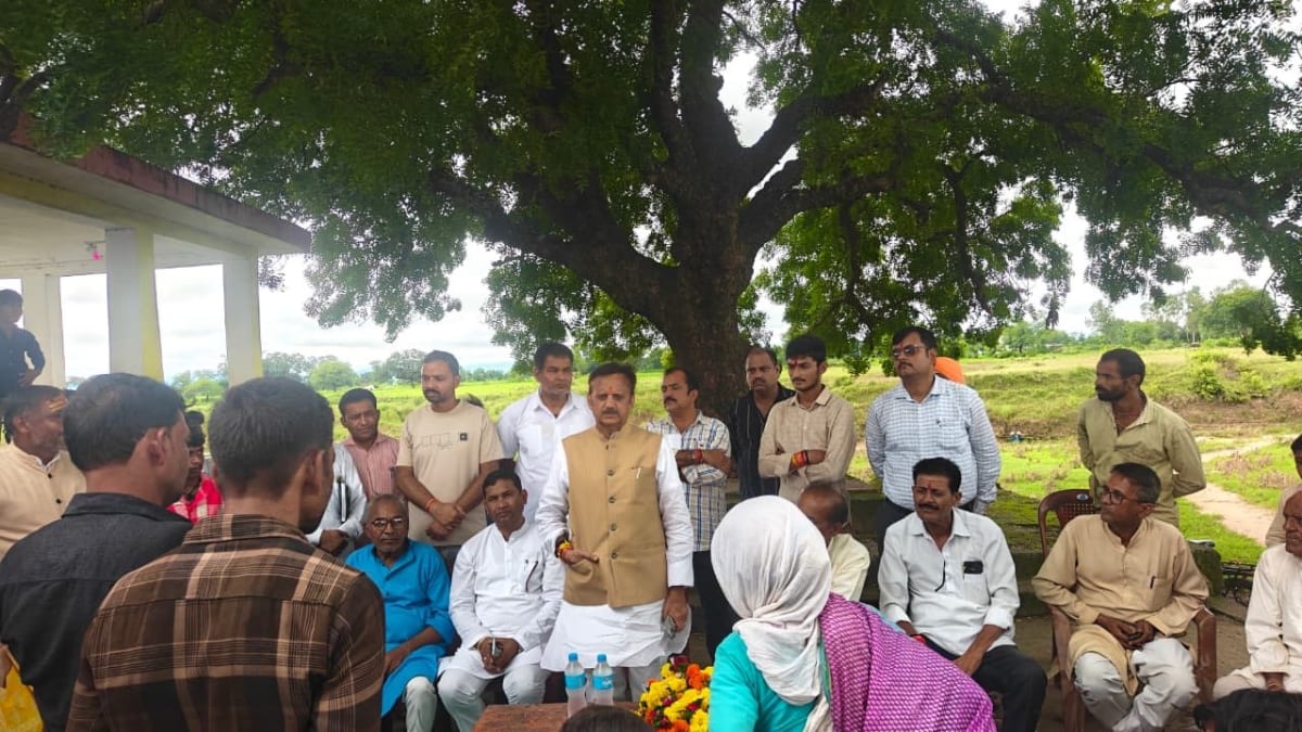 राहत कार्यों में मुस्तैदी की मिसाल बने उप मुख्यमंत्री राजेंद्र शुक्ल, बाढ़ प्रभावित गांवों में लगातार पहुंचकर संभाला मोर्चा