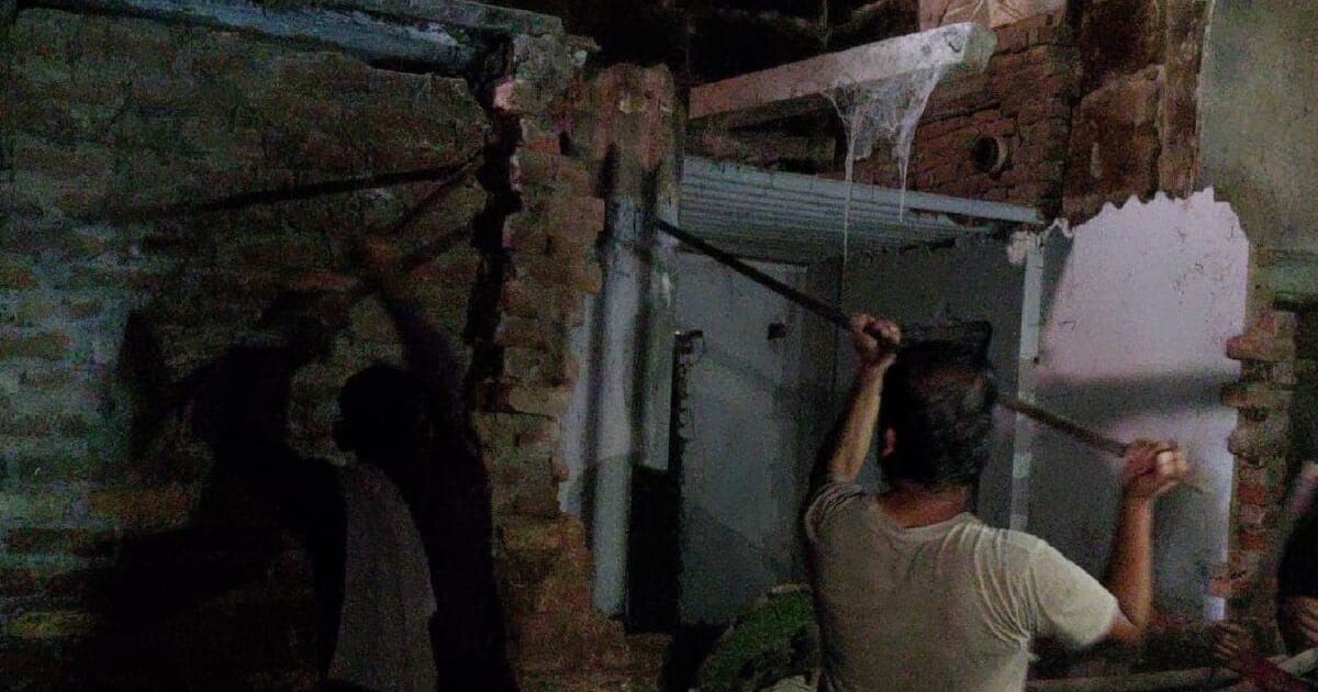 हेरिटेज बिल्डिंग में था तबेला-गोदाम... दिल्ली के जमरूदपुर में MCD का एक्शन, अतिक्रमण करने वालों की शामत