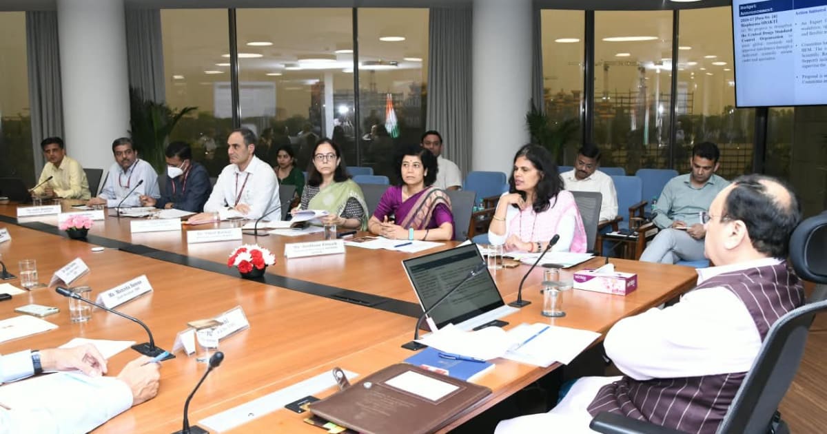 जेपी नड्डा ने की स्वास्थ्य क्षेत्र की प्रमुख परियोजनाओं की प्रगति की समीक्षा