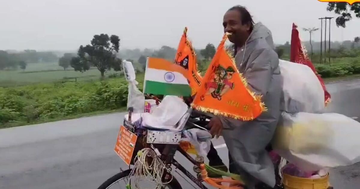 साइकिल पर सिलेंडर, साउंड और बिस्तर... घर जैसा इंतजाम! 4 साल से जबलपुर से कटरा तक साइकिल चला रहे महेंद्र