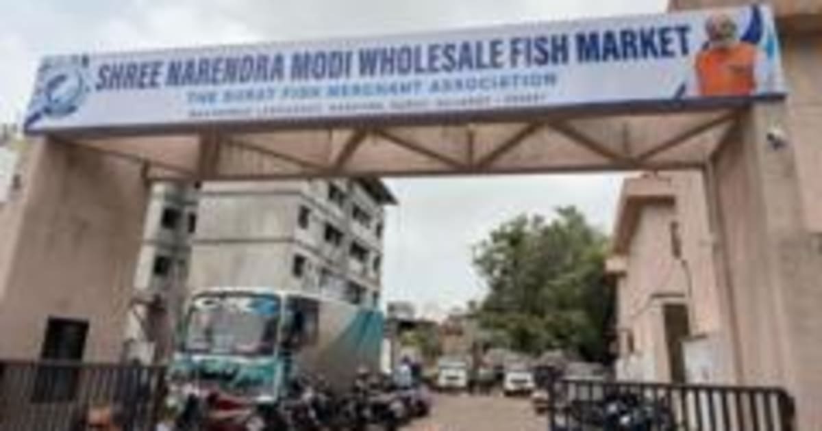 मछली बाज़ार का नाम पीएम मोदी के नाम पर रखे जाने पर सूरत में व्यापारी क्यों हैं आमने-सामने
