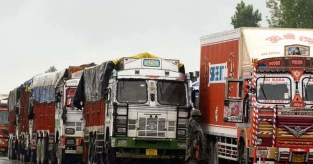 India-Nepal Trade : बाढ़ से भारत-नेपाल के अरबों डॉलर कारोबार पर असर, 16 किलोमीटर तक लगी ट्रकों की कतार