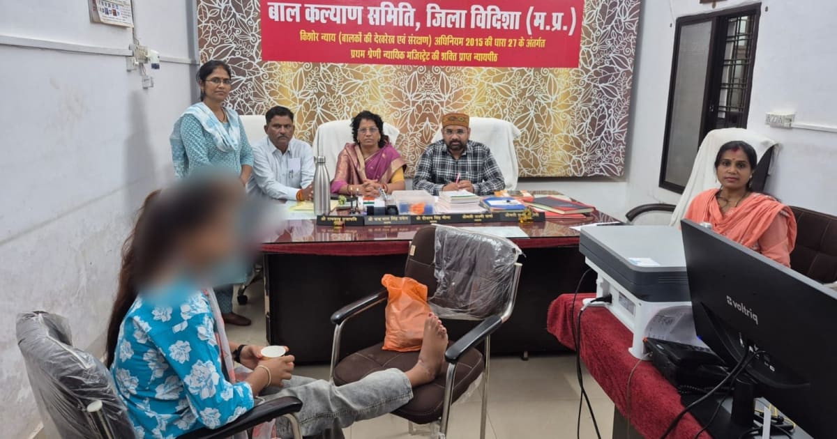 विदिशा : छह महीने से कमरे में बंद 16 वर्षीय बालिका का रेस्क्यू