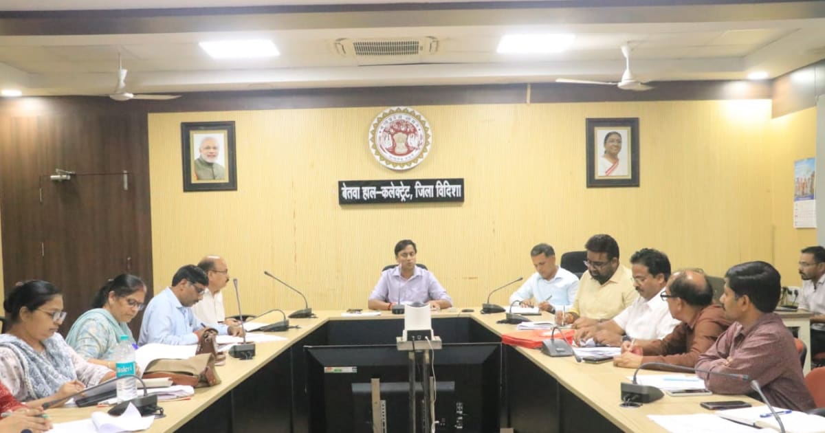 विदिशा: कलेक्टर अंशुल गुप्ता ने की निर्माणाधीन स्कूल और आंगनबाड़ी भवनों की समीक्षा