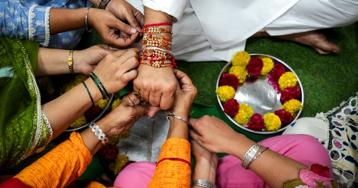 देश में आज रक्षाबंधन की धूम