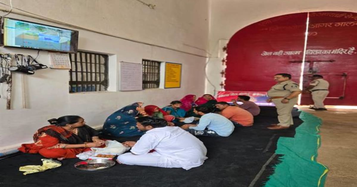 आगर मालवा : रक्षाबंधन पर कुल 97 बंदियों की उनकी बहनों से मुलाकात कराई गई