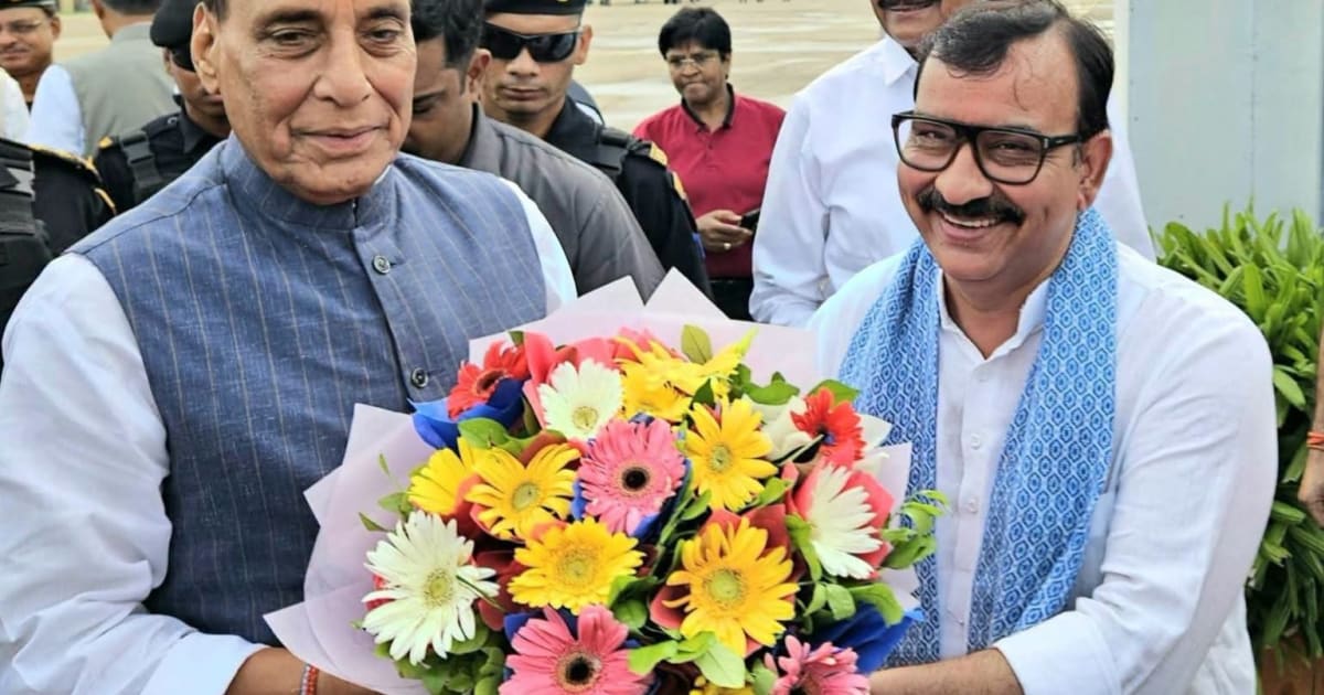 रक्षा मंत्री राजनाथ सिंह तीन दिवसीय दौरे पर लखनऊ पहुंचे