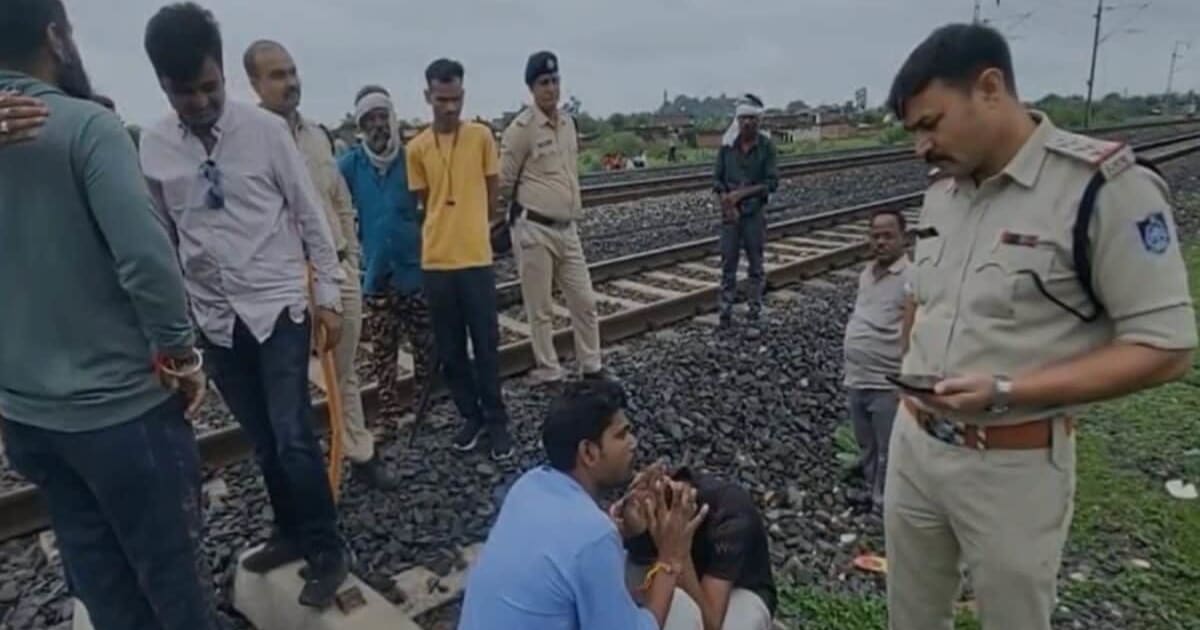 रक्षाबंधन पर उजड़ा परिवार, बेटे की मौत के बाद माता-पिता की भी गई जान, बहन को लेने गया था छोटा भाई