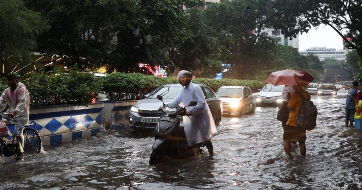 IMD Weather Today: हिमालय में प्रलय वाली हलचल के बीच बंगाल खाड़ी में नया बवंडर, बारिश करेगी तांडव, मचेगा कोहराम