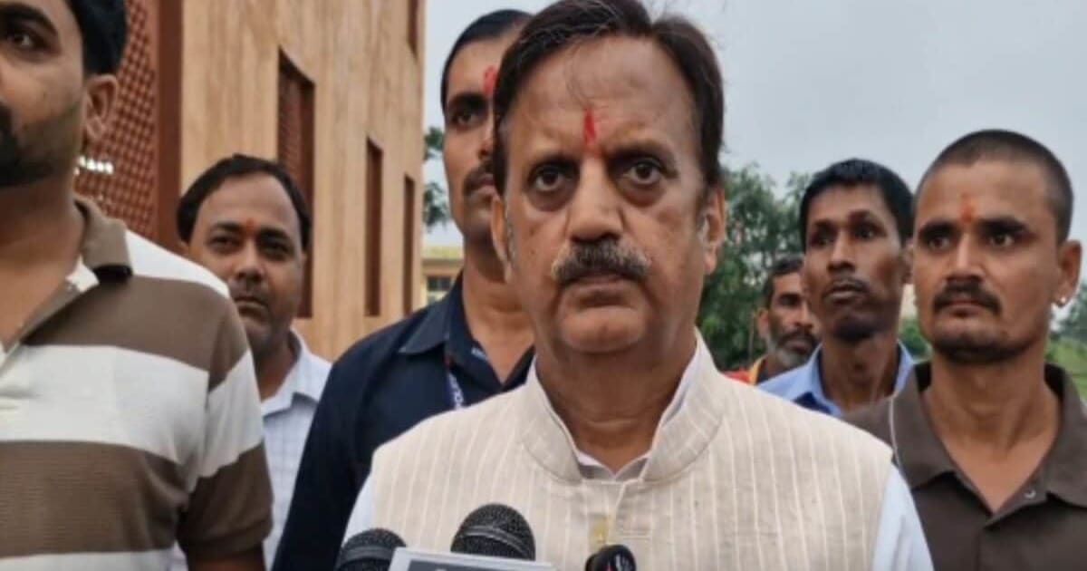 ऑपरेशन थिएटर के बाहर तड़पती रही महिला! प्रसव के दौरान प्रसूता और नवजात की मौत, वीडियो ने खोली अस्पताल की पोल