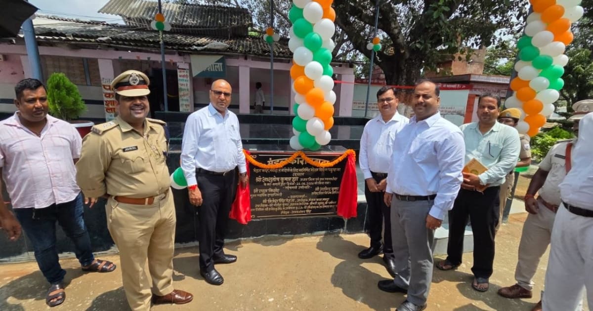 जेल निरीक्षण के दौरान चबूतरे का उद्घाटन, बंदियों को प्रशिक्षण प्रमाणपत्र