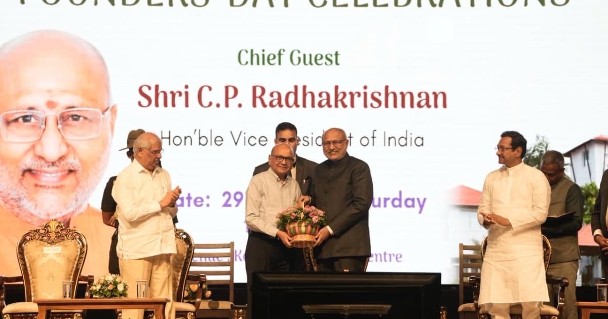 युवाओं को अनुसंधान-उन्मुख शिक्षा की ओर अग्रसर होना चाहिए: उपराष्ट्रपति