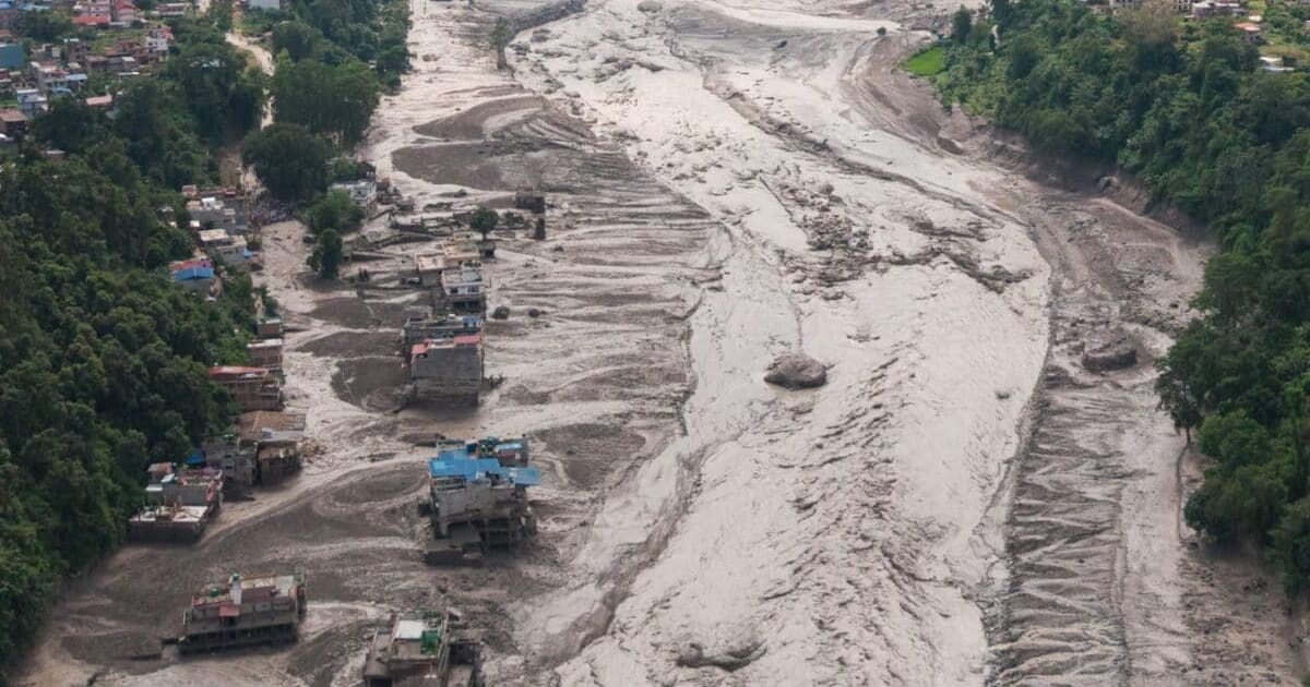 नेपाल में मौत से सिर्फ 15 मिनट और 300 मीटर दूर था सफर... फिर अचानक बदला रास्ता और बच गई जान