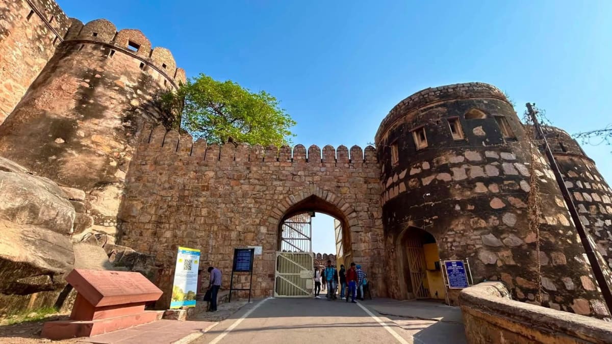 झांसी का किला: चार सौ साल पुरानी इन दीवारों ने क्या-क्या देखा है? पत्थरों में दबी है एक रानी के शौर्य की अमर कहानी