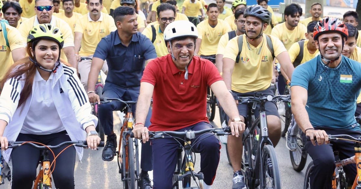 खेल मंत्री मनसुख मांडविया ने नई दिल्ली में फिट इंडिया संडेज़ ऑन साइकिल के 88वें संस्करण में हिस्सा लिया