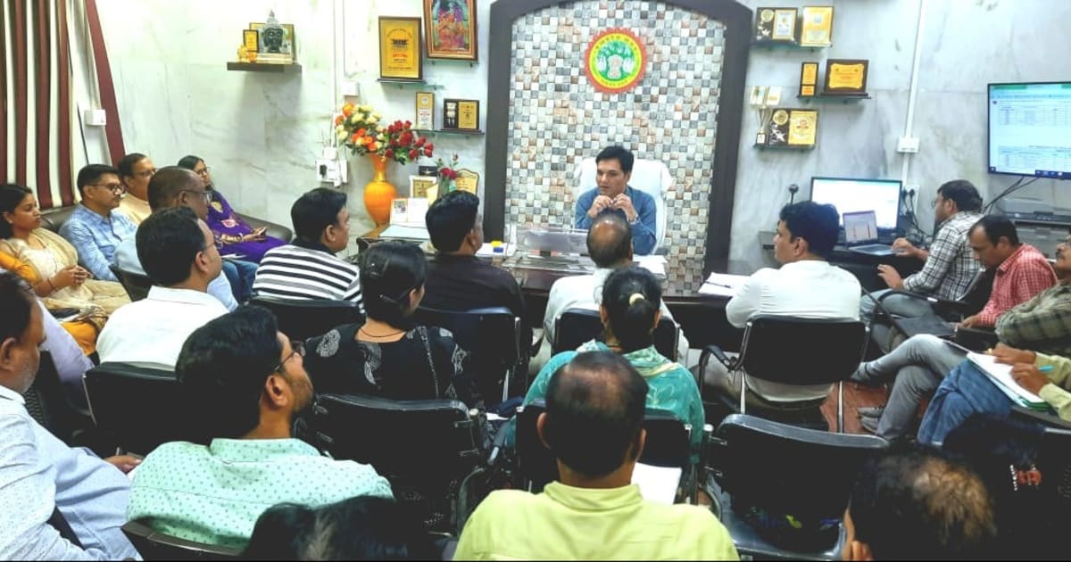 सागर: मुख्य चिकित्सा एवं स्वास्थ्य अधिकारी डॉ. देवेश पटैरिया की अध्यक्षता में हुई स्वास्थ्य कार्यक्रमों की समीक्षा बैठक