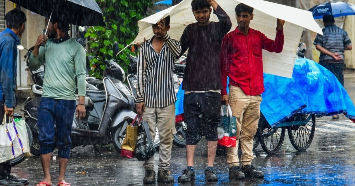 IMD Aaj Ka Mausam: समंदर में फिर जागा राक्षस, बंगाल से बिहार-झारखंड तक में भारी बारिश, 48 घंटे में दिखेगा असर