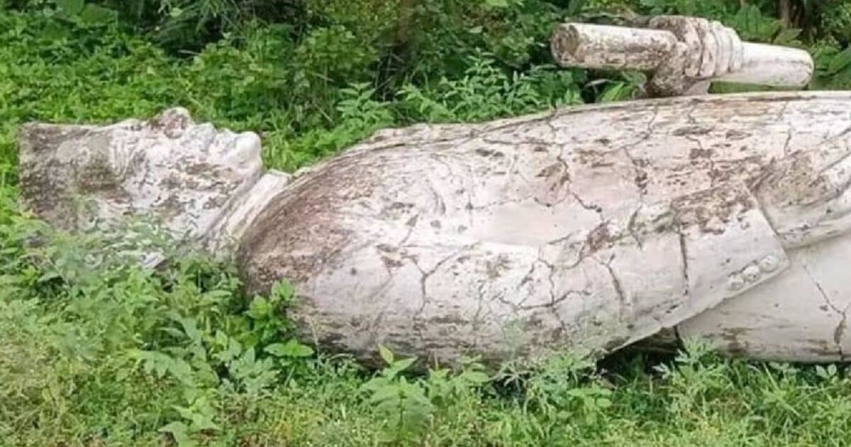 जंगल में पड़ी मिली जवाहरलाल नेहरू की प्रतिमा, कांग्रेस में आक्रोश, शिकायत के साथ दी चेतावनी