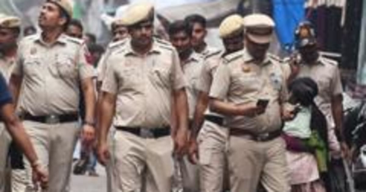 '50 कि.मी. तक चलती बस में हैवानियत': नाबालिग के साथ गैंगरेप के केस में दिल्ली पुलिस ने दो लोगों को किया गिरफ़्तार