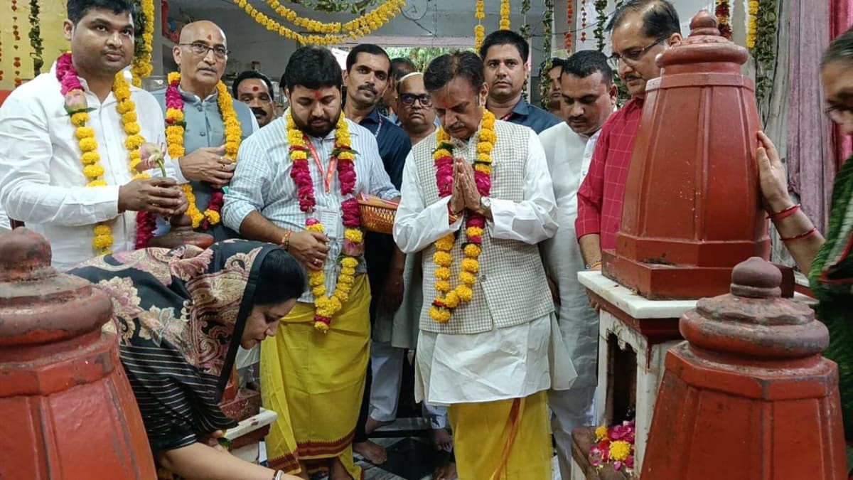 विकसित भारत एवं विकसित मध्यप्रदेश के संकल्प के साथ अंत्योदय की भावना से अंतिम व्यक्ति तक पहुंचाएंगे योजनाओं का लाभ : उप मुख्यमंत्री राजेंद्र शुक्ल